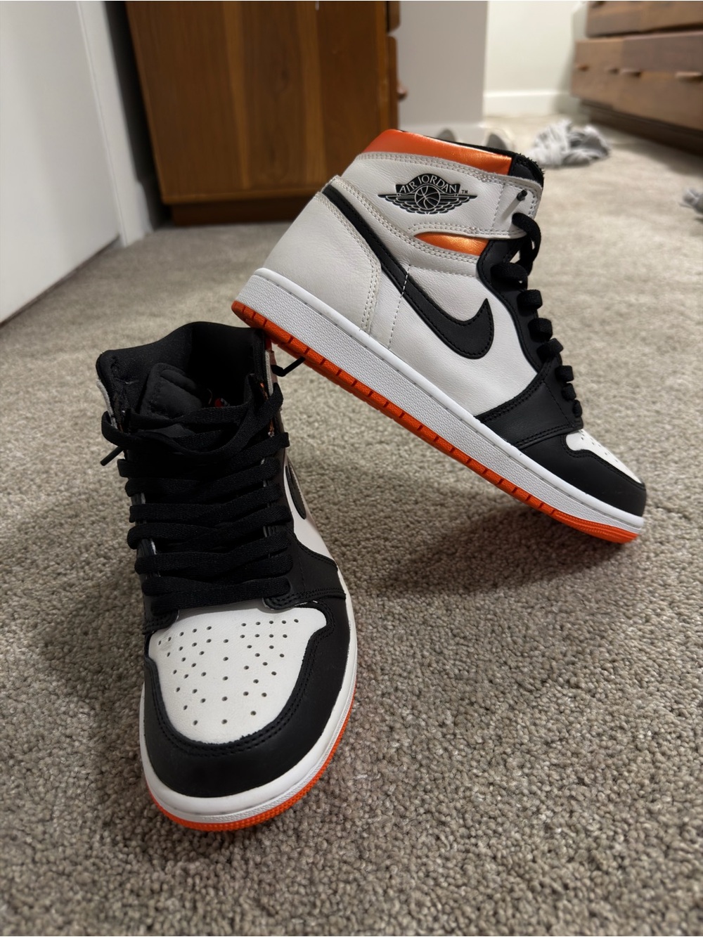 Jordan Air Jordan 1 Mid White Black Orange
